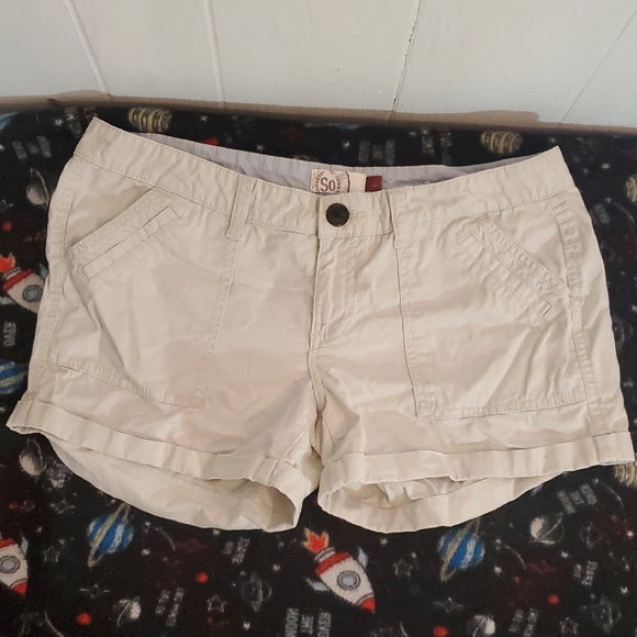 SO Women's Size 11 Tan Cargo Shorts 🌏5/$10🌏 - Picture 1 of 6